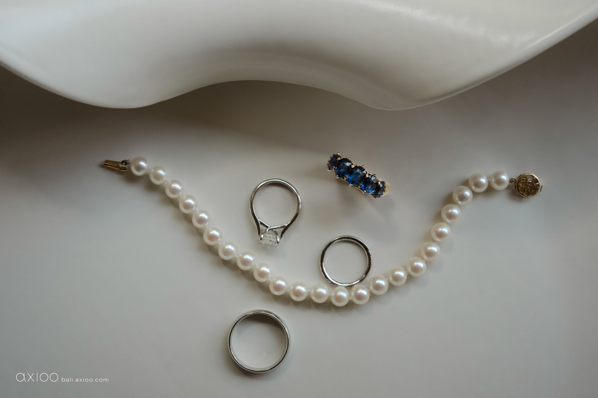 Axioo: In the Spur of the Moment